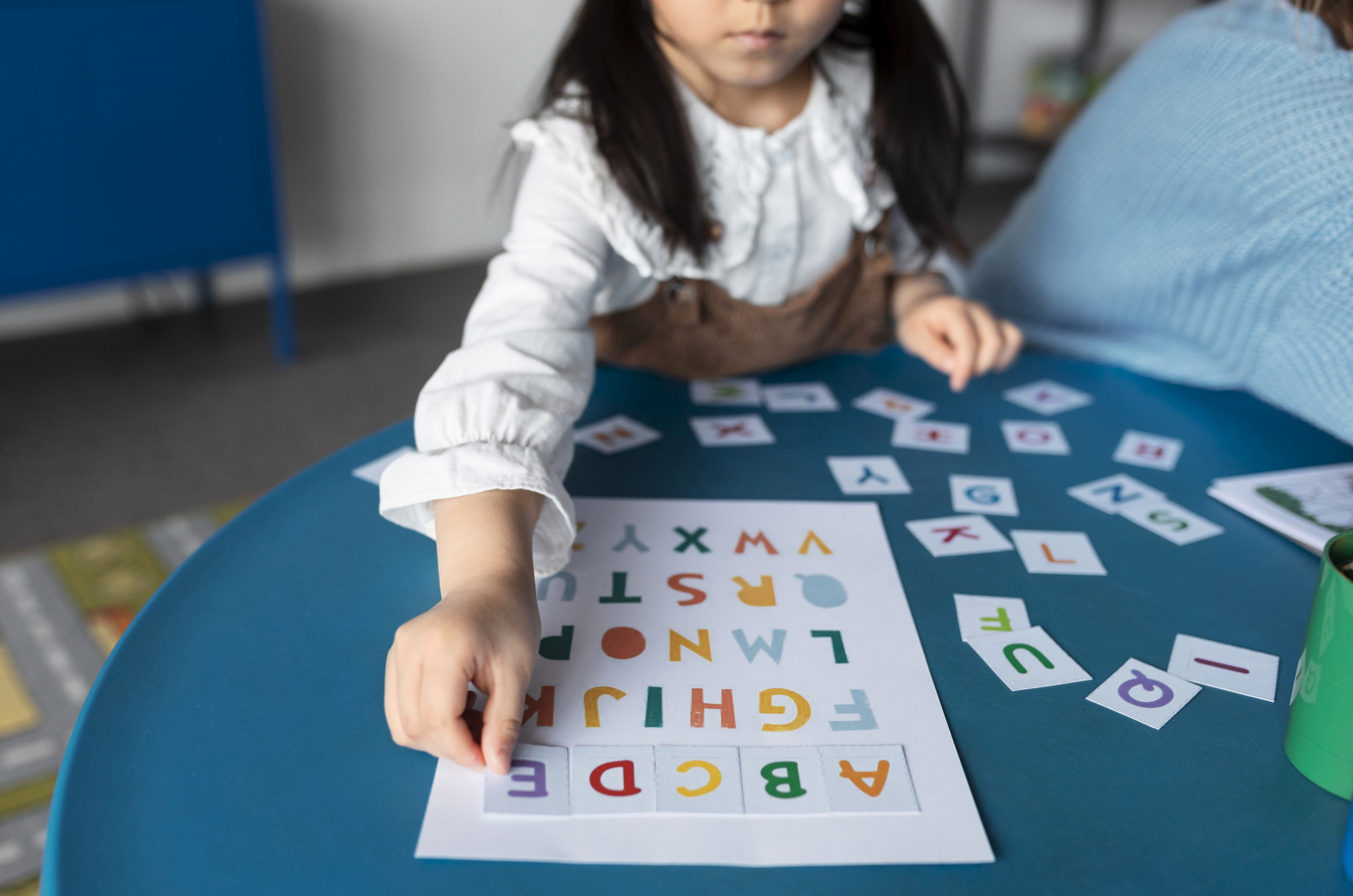 pengenalan huruf anak, milestone anak, belajar huruf, perkembangan anak usia dini, Bunda, si Kecil